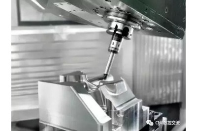 减小CNC铣削加工中的刀具径向跳动的方法